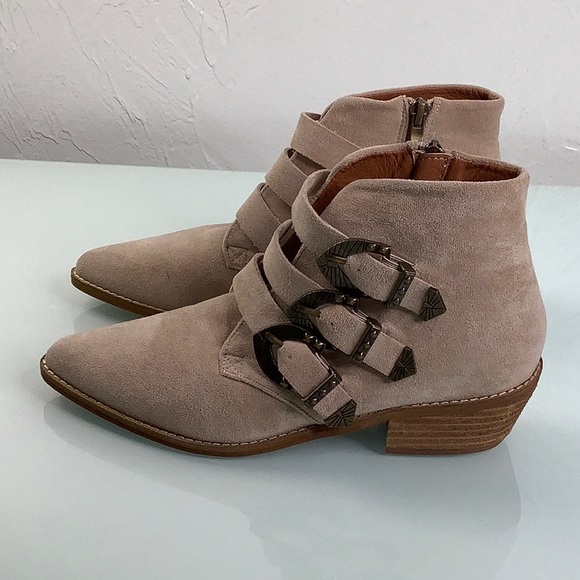 Beast Fashion pointy leather triple buckle western heels Tan booties size 6 NWOT - Picture 7 of 16